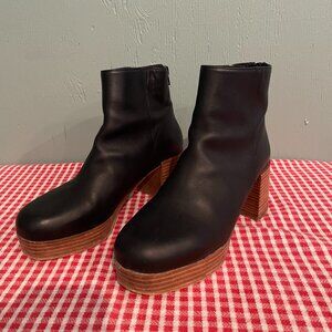 Pre-Owned Intentionally Blank Speed Boots. Black. Size 39. Leather.